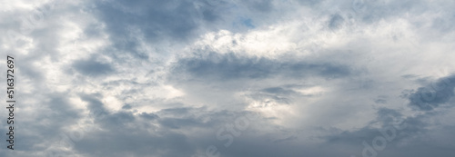 Obraz na płótnie Dramatic sky with dark storm clouds, panorama w salonie