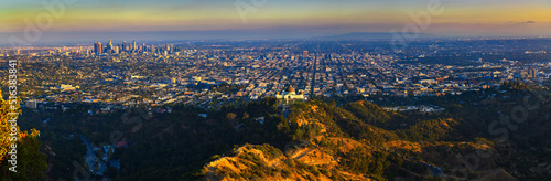 Panorama of Griffith Observatory and Los Angeles skyline at sunset Fototapet