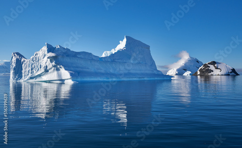 Canvastavla Antartic landscapes during a tripo across the Antartic peninsula with lot of ice