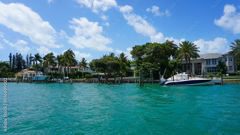 Obraz premium Luxurious mansion in Miami Beach, florida, U.S.A