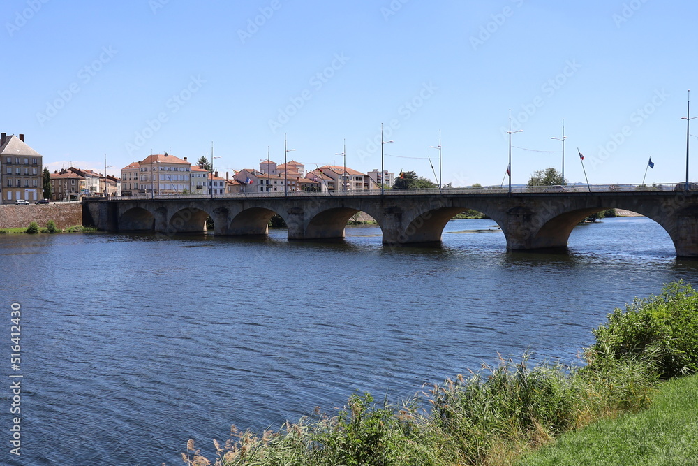 Le fleuve Loire, ville de Roanne, département de la Loire, France