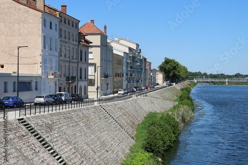 Les rives du fleuve Loire dans la ville, ville de Roanne, département de la Loire, France