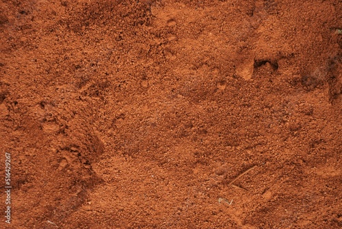 Rot-braune Sandfläche mit Muster