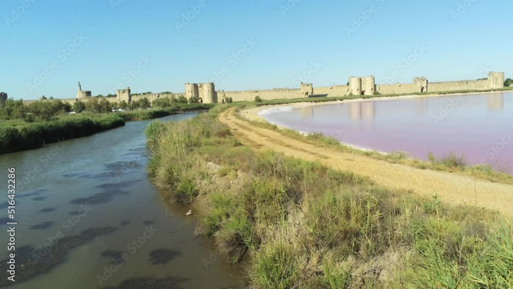 Forteresse de Aigues-Mortes, vue aérienne, Occitanie Forteresse de Aigues-Mortes, vue aérienne, Occitanie