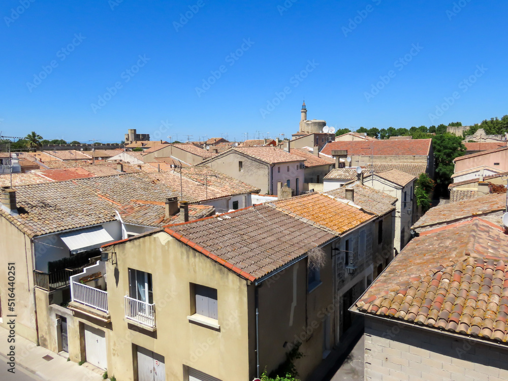 Paysage urbain de la cité médiéval à Aigues-Mortes, vue aérienne, Occitanie