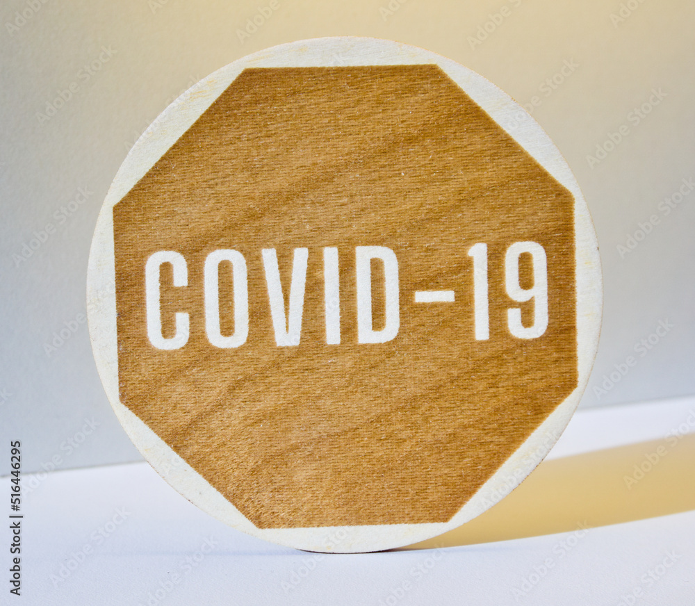 COVID-19 choroba koronawirusowa wygrawerowana ikona - obrazy, fototapety, plakaty 