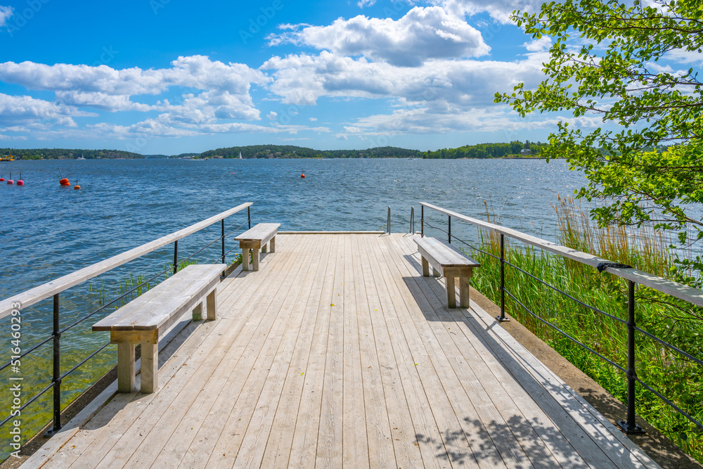 Obraz premium Small wooden pier on scandinavian coastline