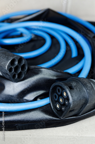 Charging cable of the hybrid plug-in car