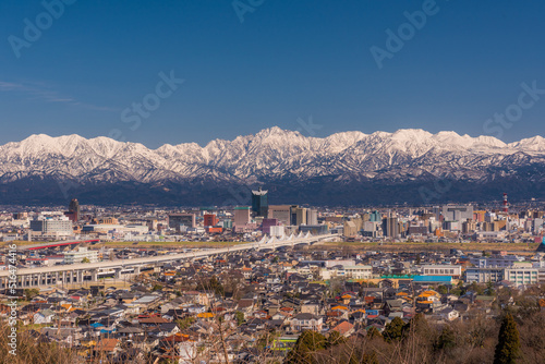 富山市と立山連峰