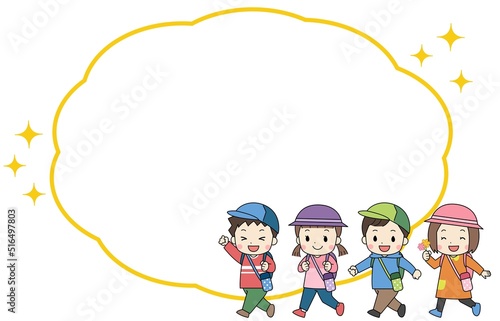 遠足・笑顔で歩く子供たちとふきだしのイラスト素材　線あり
