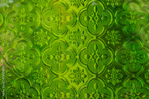Vitral patrón de vidrio texturizado verde en una ventana