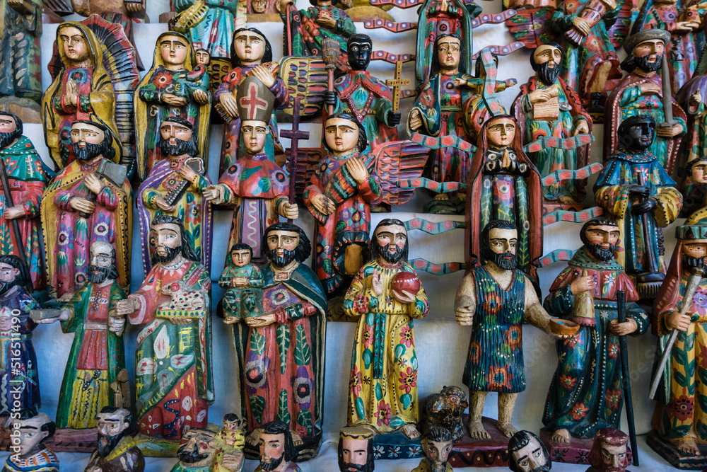 figuras de santos, .Santiago Atitlan, mercado, departamento de Sololá, Guatemala, Central America