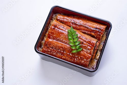 うな丼とうな重