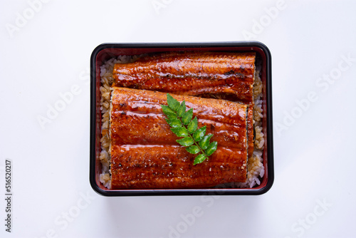 うな丼とうな重