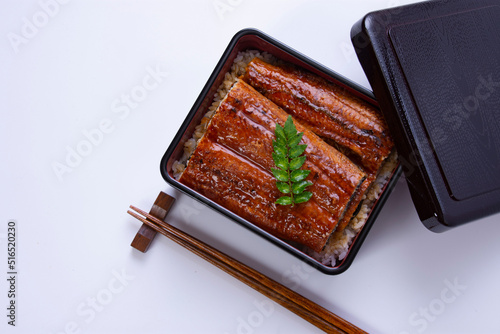 うな丼とうな重