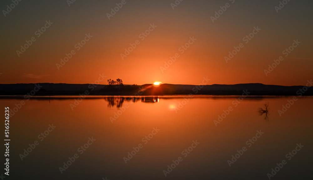 Obraz premium sunset on the lake