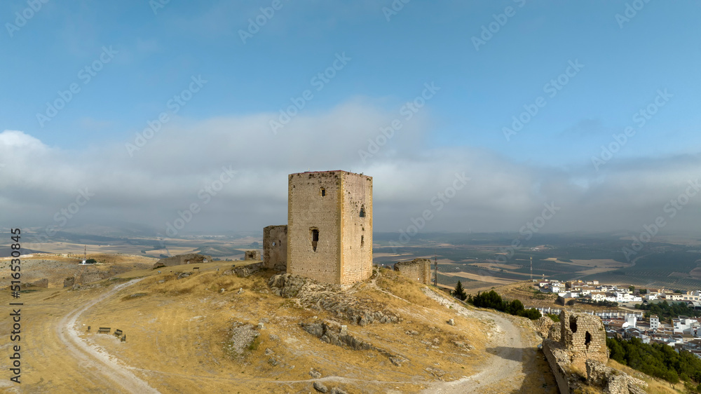 Torre del homenaje del castillo de la Estrella en el municipio de Teba, Andalucía