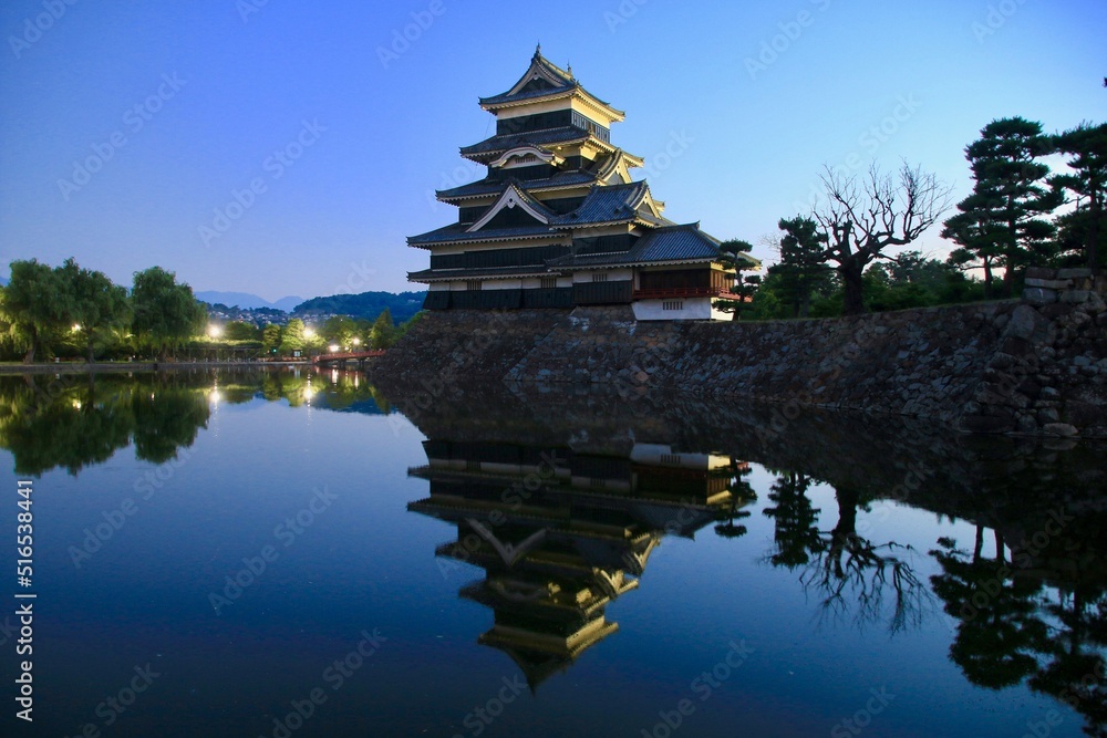夜明け・松本城(長野県・松本市) 夜明け・松本城(長野県・松本市)
