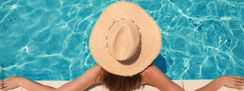 Woman with straw hat in swimming pool on sunny day, banner design - obrazy, fototapety, plakaty 