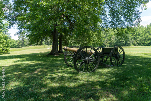 Petersburg, Virginia: Petersburg National Battlefield site of American Civil War Siege of Petersburg. Civil War cannon and limber with ammunition chest. Battery 8 of the Dimmock Line.