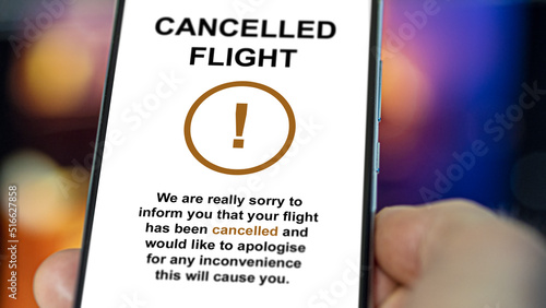 Cancelled flight, a traveler discovers a message from his airline company. His flight is cancelled. His trip is canceled or postponed.