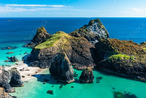 Tableau sur toile Kynance Cove and Asparagus Island, Cornwall, England