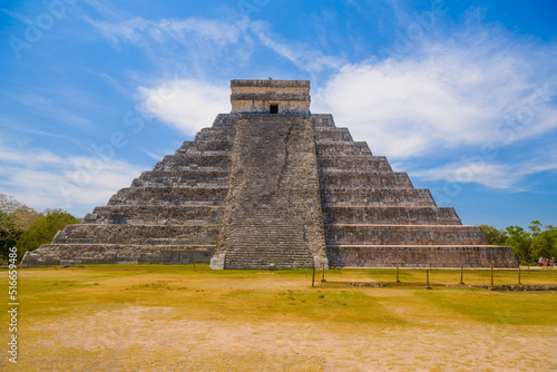 Temple Pyramid of Kukulcan El Castillo  Chichen Itza  Yucatan  Mexico  Maya civilization