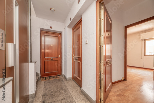 Hall of a house with armored door, elevator and terrazzo floors and wooden parquet
