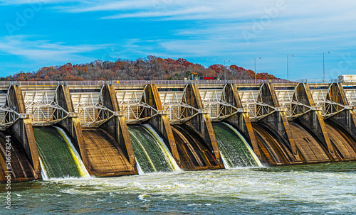 Fort Loudoun Lock   Dam is a hydroelectric dam on the Tennessee River in Loudon County  Tennessee creating Fort Loudoun Lake near Knoxville 