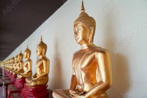 Fotografie golden buddha statue