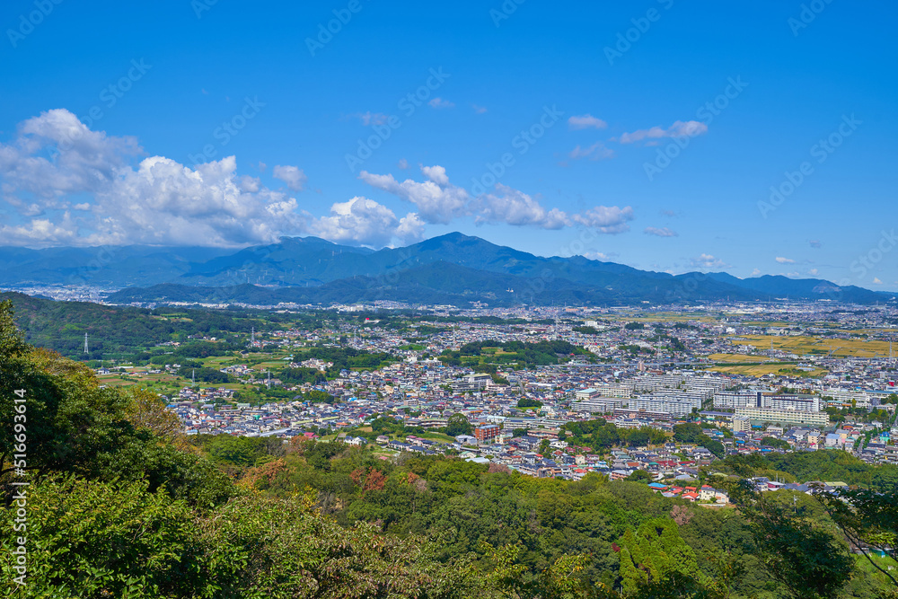 神奈川県の湘南平から北西側の丹沢山系と平塚市方面の眺望