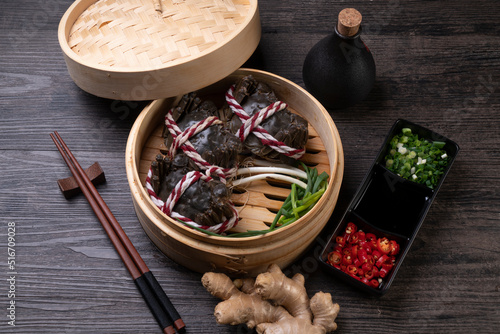 Fototapeta Naklejka Na Ścianę i Meble -  Steamed hairy crab, a traditional Chinese cuisine
