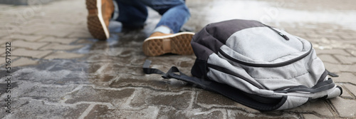 Foto Man get up from ground after falling on slippery asphalt in winter