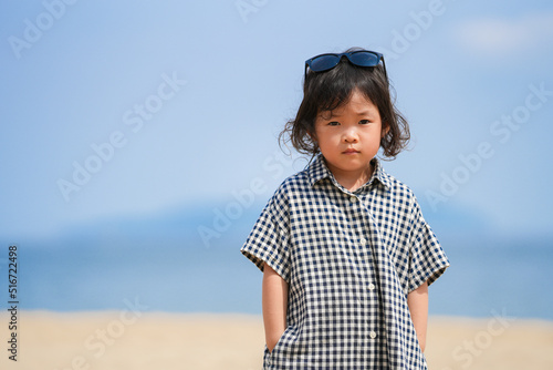 夏の海と少女のポートレート © 茂輝 田代