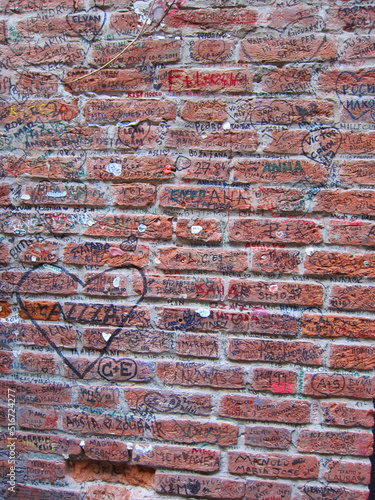 Napisy na murze w Weronie Włochy