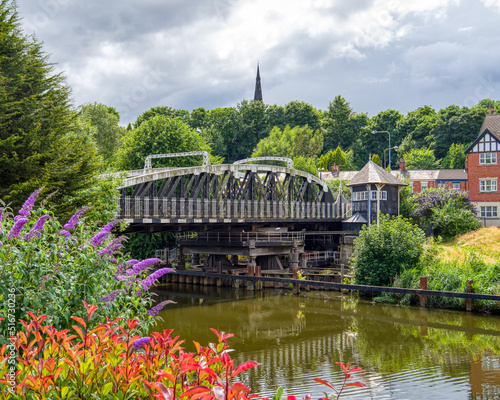 Foto Hayhurst Bridge at Northwich on a cloudy day