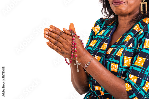 woman praying with a rosary.