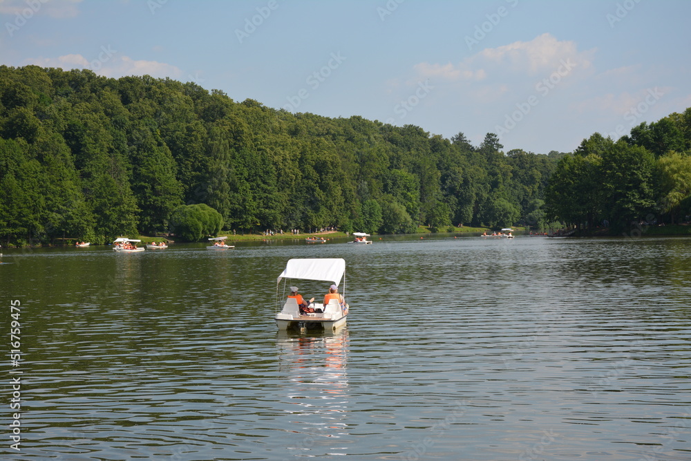 Fototapeta premium walking the parks of moscow