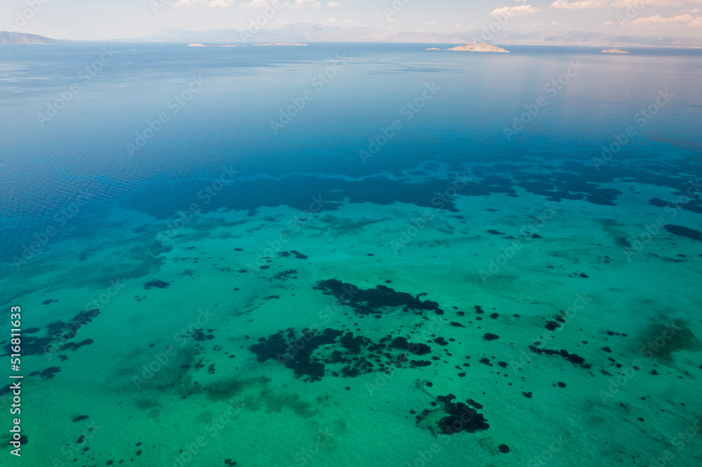 Wyspa Agistrii w Grecji, widok z góry z drona. Widok na piękne morze śródziemne.
 - obrazy, fototapety, plakaty 