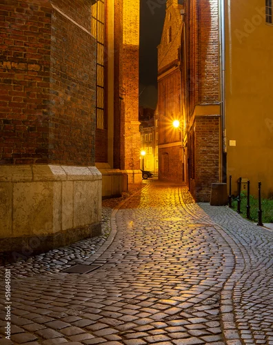 Fototapeta samoprzylepna Uliczki Gdanska nocą