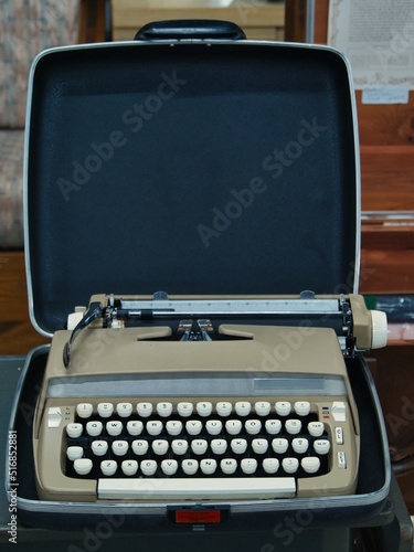 Retro Vintage Typewriter in Hard Case