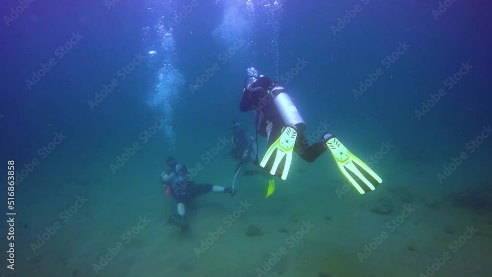Scuba Divers Taking Pictures of Each Other Underwater Slow-Mo FHD Scuba Divers Taking Pictures of Each Other Underwater Slow-Mo FHD