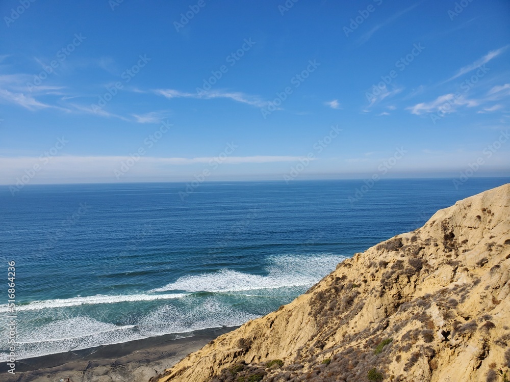 Cliff views to the ocean