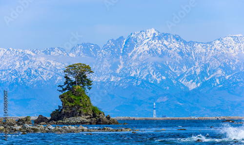 Amaharasi coast and Tateyama mountain range in Toyama, Japan. 雨晴海岸と立山連峰。富山県高岡市
