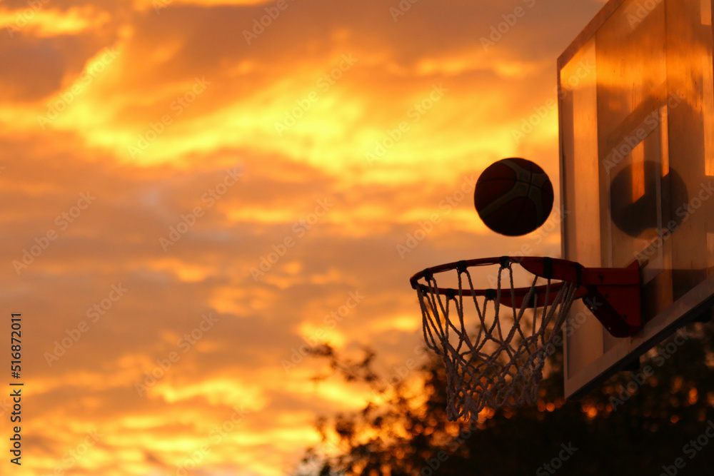 atardecer en baloncesto