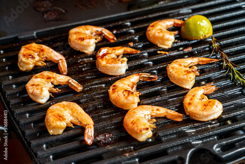 grilled shrimps with herbs and lime
