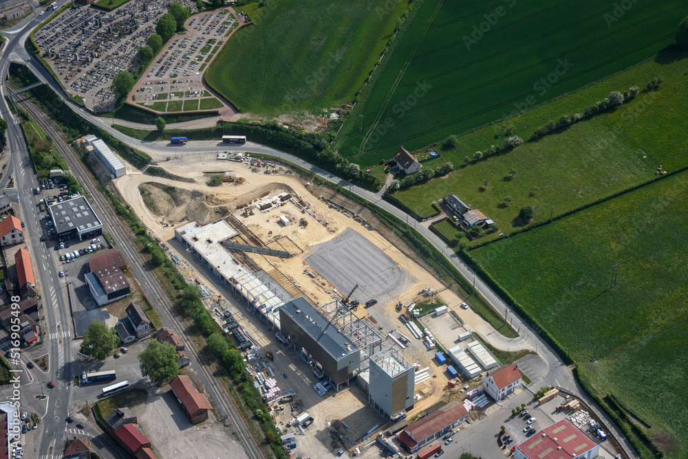 vue aérienne d'une usine en constructionà Aumale dans la Seine-Maritime en France