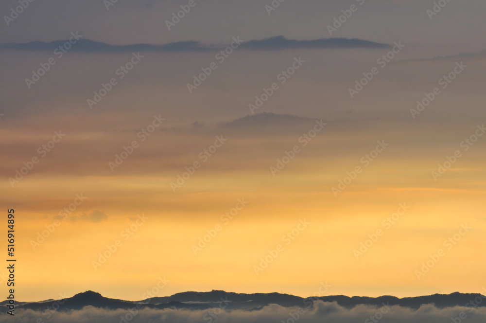 Obraz premium Dramatic panorama sky after sunrise