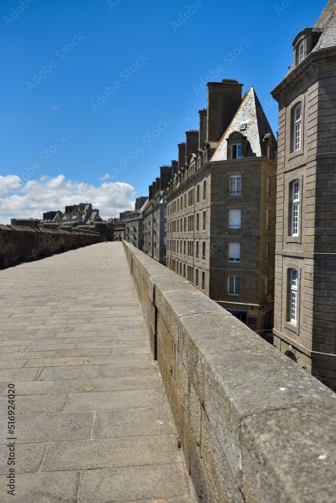 Sur les remparts de Saint-Malo (Ille-et-Vilaine)