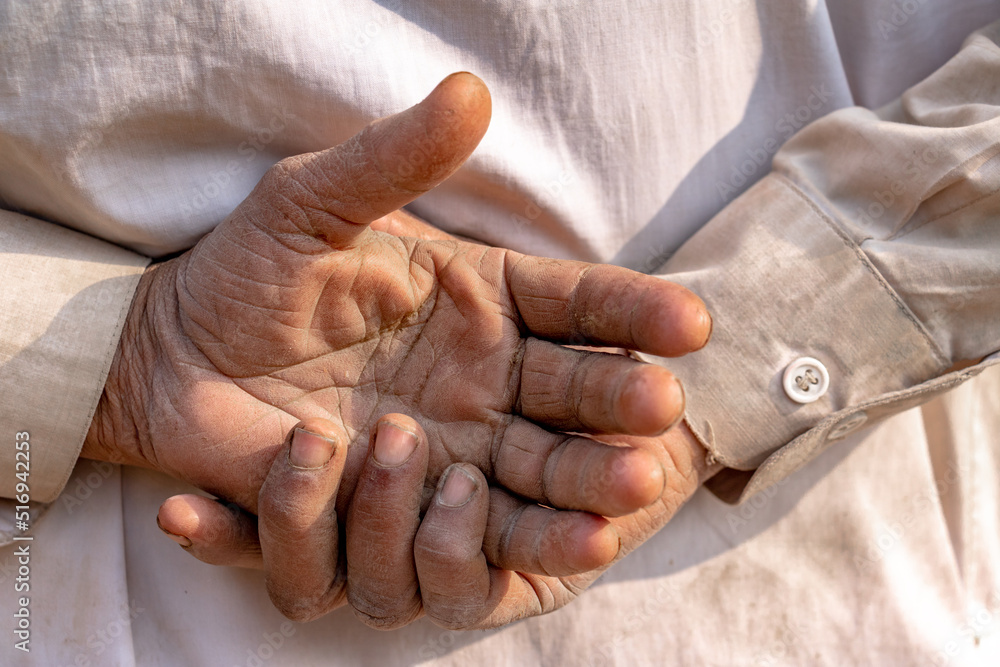Fototapeta premium a laborer wrinkled hand holding on back